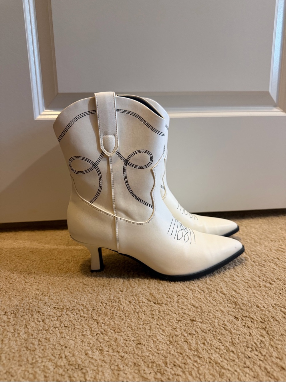 Women’s White Western Kitten Heel Boots